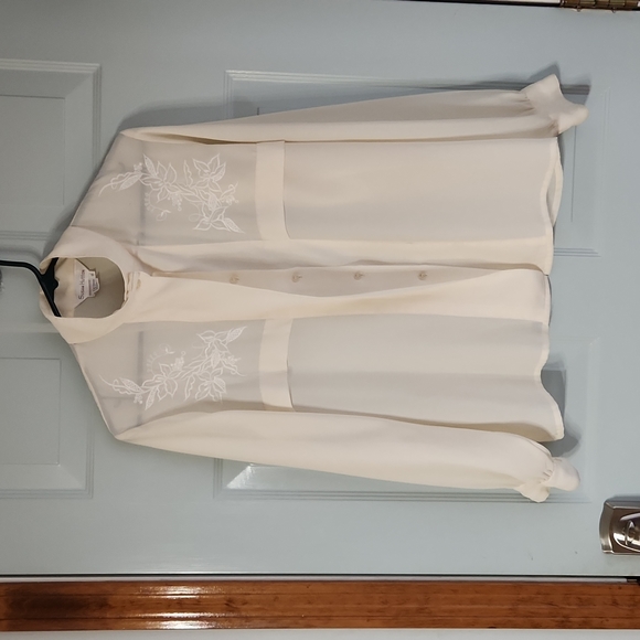 Susan Hutton Tops - Susan Hutton, Woman's Sz 10, Cream, 100% Polyester, Top 1/3 Embrodiered Blouse